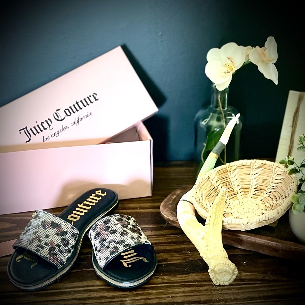 NWT juicy couture JC Yippy sandals!